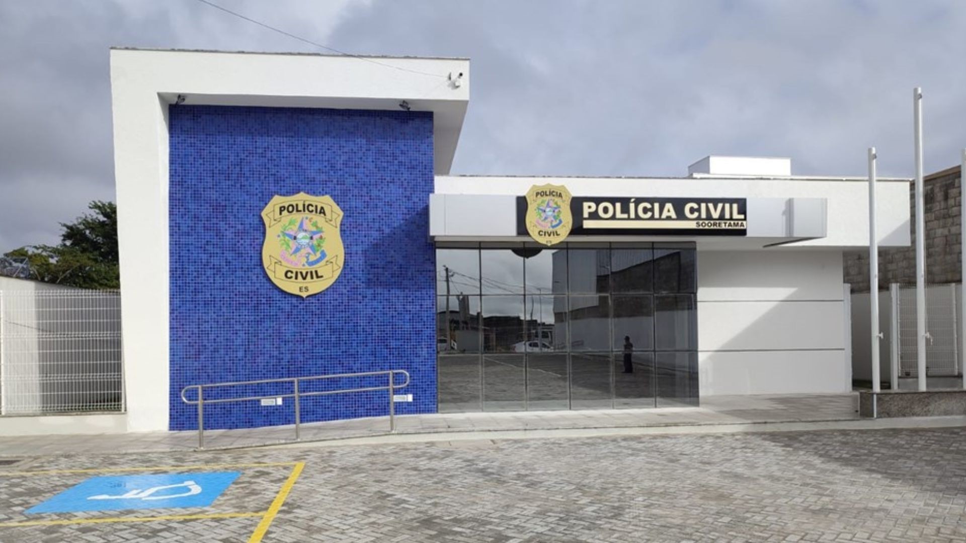 Mãe é detida por queimar mãos do filho de 10 anos com colher quente como castigo em Sooretama