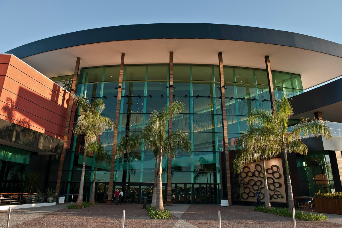 Uberlândia Shopping inicia vendas por drivethru durante pandemia do novo coronavírus Vida em