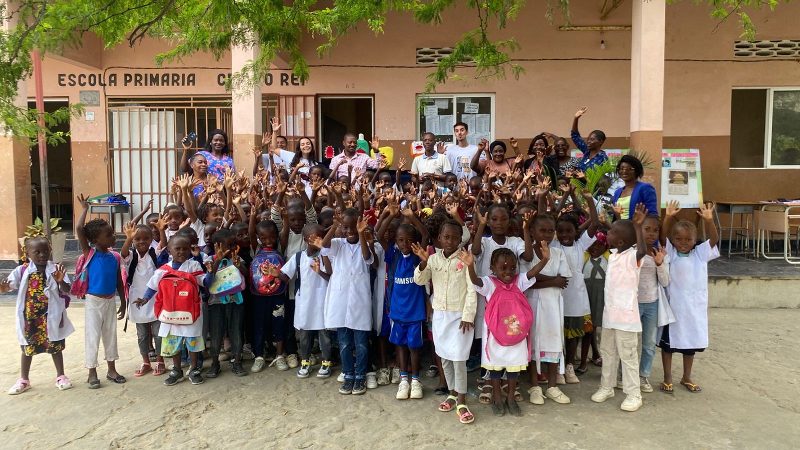 Curso de Odontologia do UNIFEB Barretos doa 600 kits dentais para crianças da África