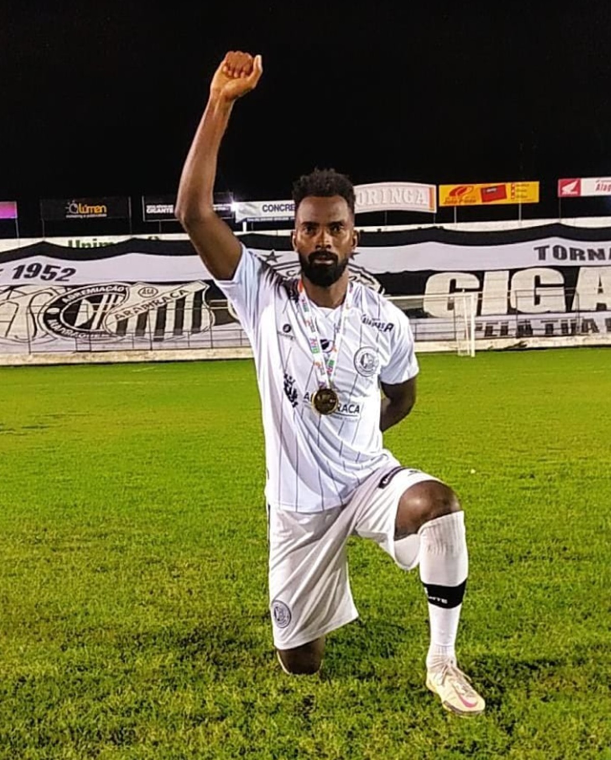Torcedor é condenado por injúria racial após chamar jogador de 'urubu' em jogo em AL