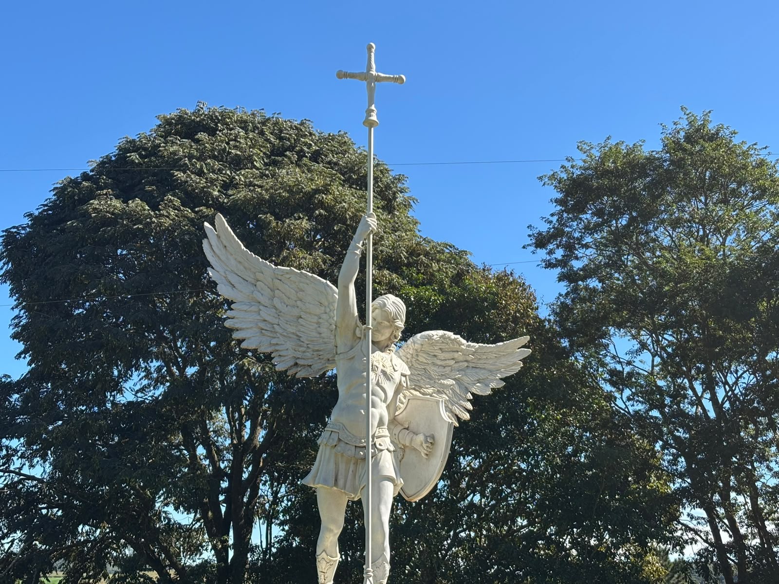 Clarão no céu e fim da guerra: conheça a história da suposta aparição de São Miguel Arcanjo durante a Revolução de 1932