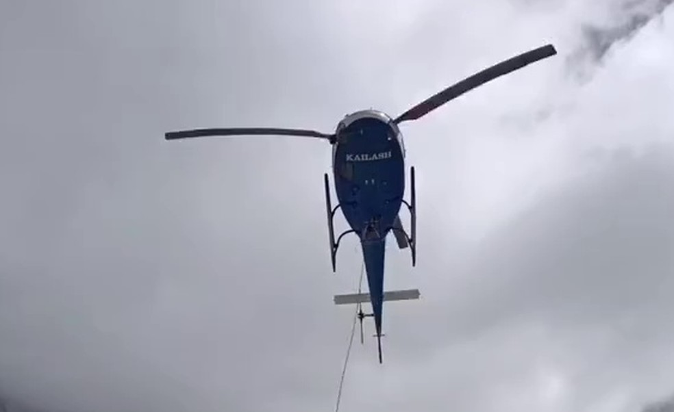 Vídeo mostra helicóptero da Kailash Helicopter Services, empresa faz trabalhos de turismo e resgate no Nepal. — Foto: Reprodução