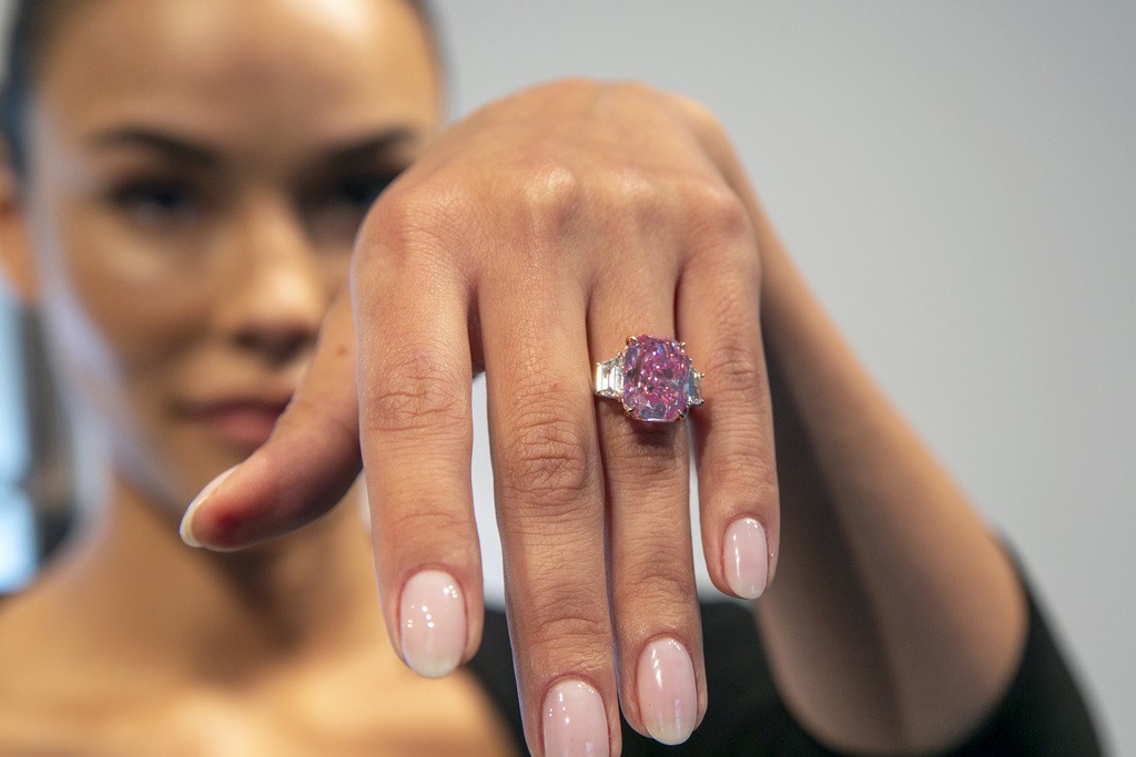 Diamante rosa raro de R$ 180 milhões vai a leilão em Nova York | G1