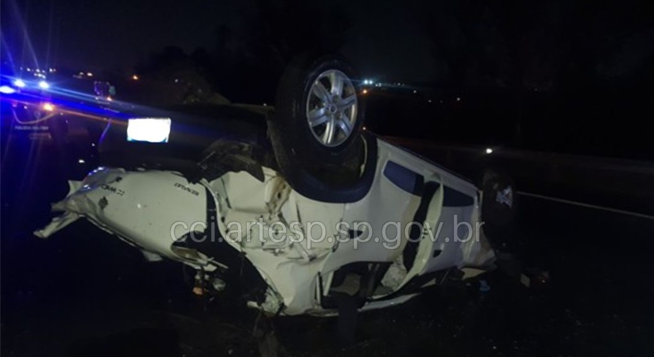 Motorista morre após bater em carreta, capotar e ser atropelado na Rodovia Anhanguera em Jundiaí
