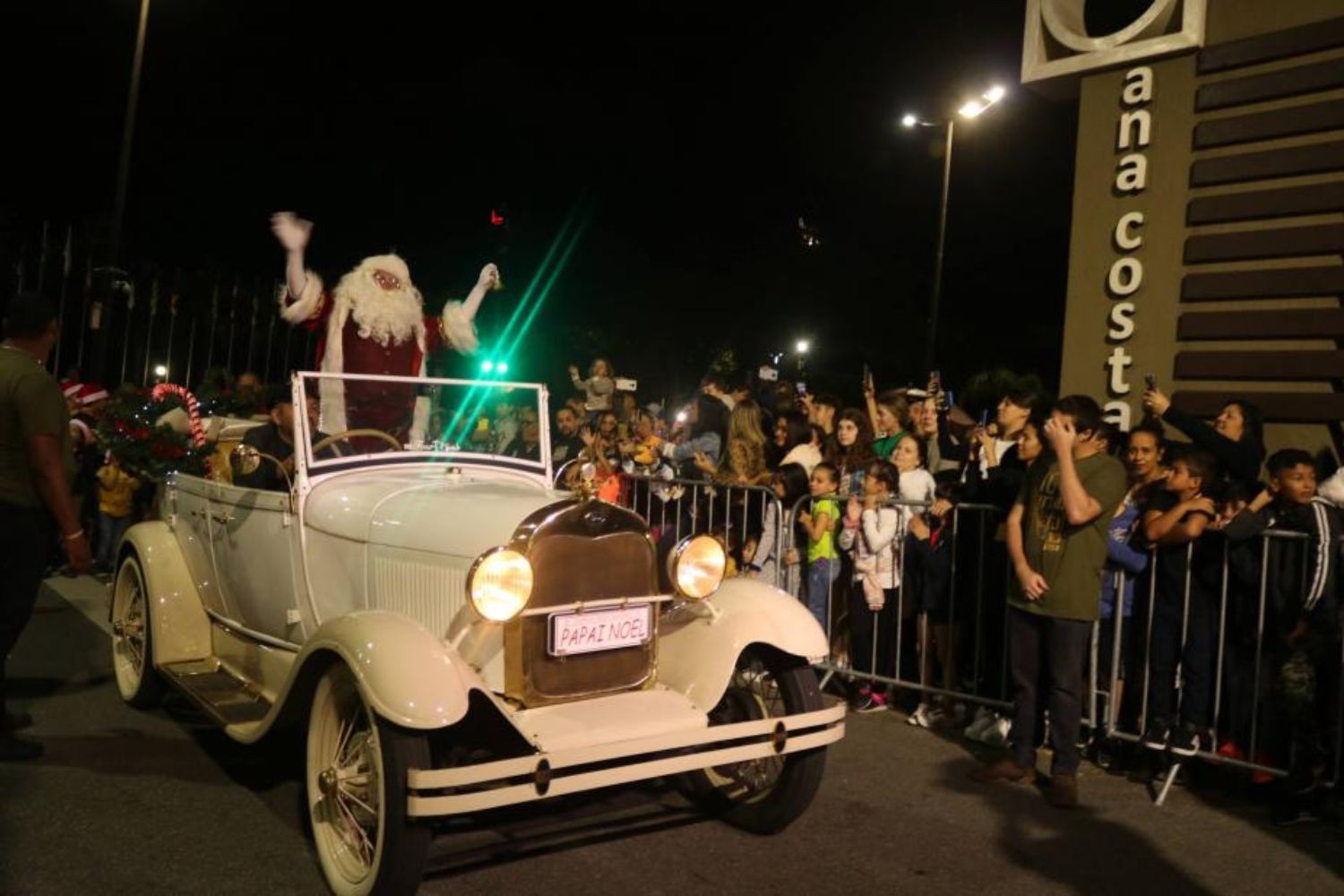 12ª Parada de Natal acontece na orla de Santos, SP, neste domingo; Veja percurso