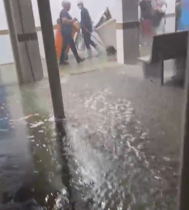 Chuvas fortes em Patos, na PB, causam alagamentos e atingem hospital