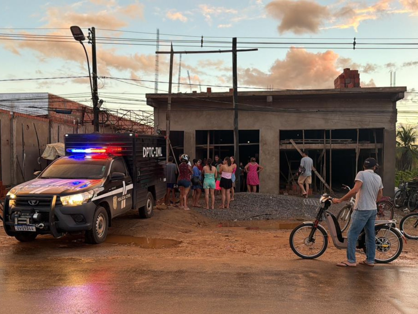Corpo de homem de 22 anos é encontrado com sinais de violência em obra no interior do Acre