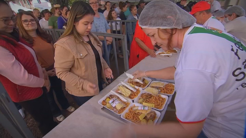 Todo dia 7 de agosto, a festa de São Donato reúne milhares de pessoas em Pedrinhas Paulista (SP) — Foto: Reprodução/TV TEM
