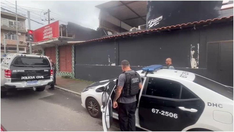 Polícia Civil em operação contra suspeitos de cometer tortura em Duque de Caxias — Foto: Reprodução