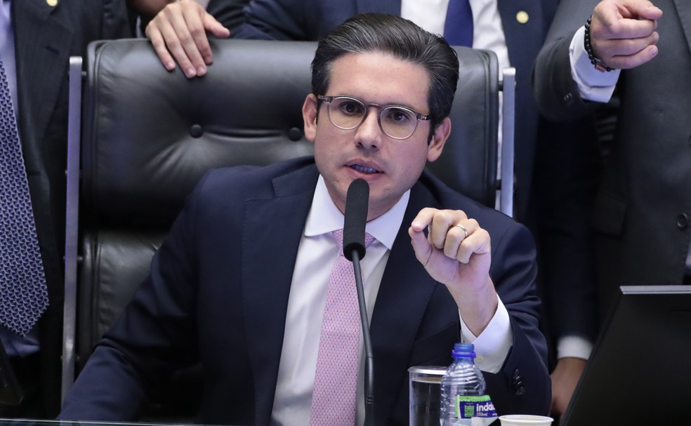 Hugo Motta senta em cadeira na Câmara após ser impedido por aliados de Jair Bolsonaro — Foto: Bruno Spada/Câmara dos Deputados