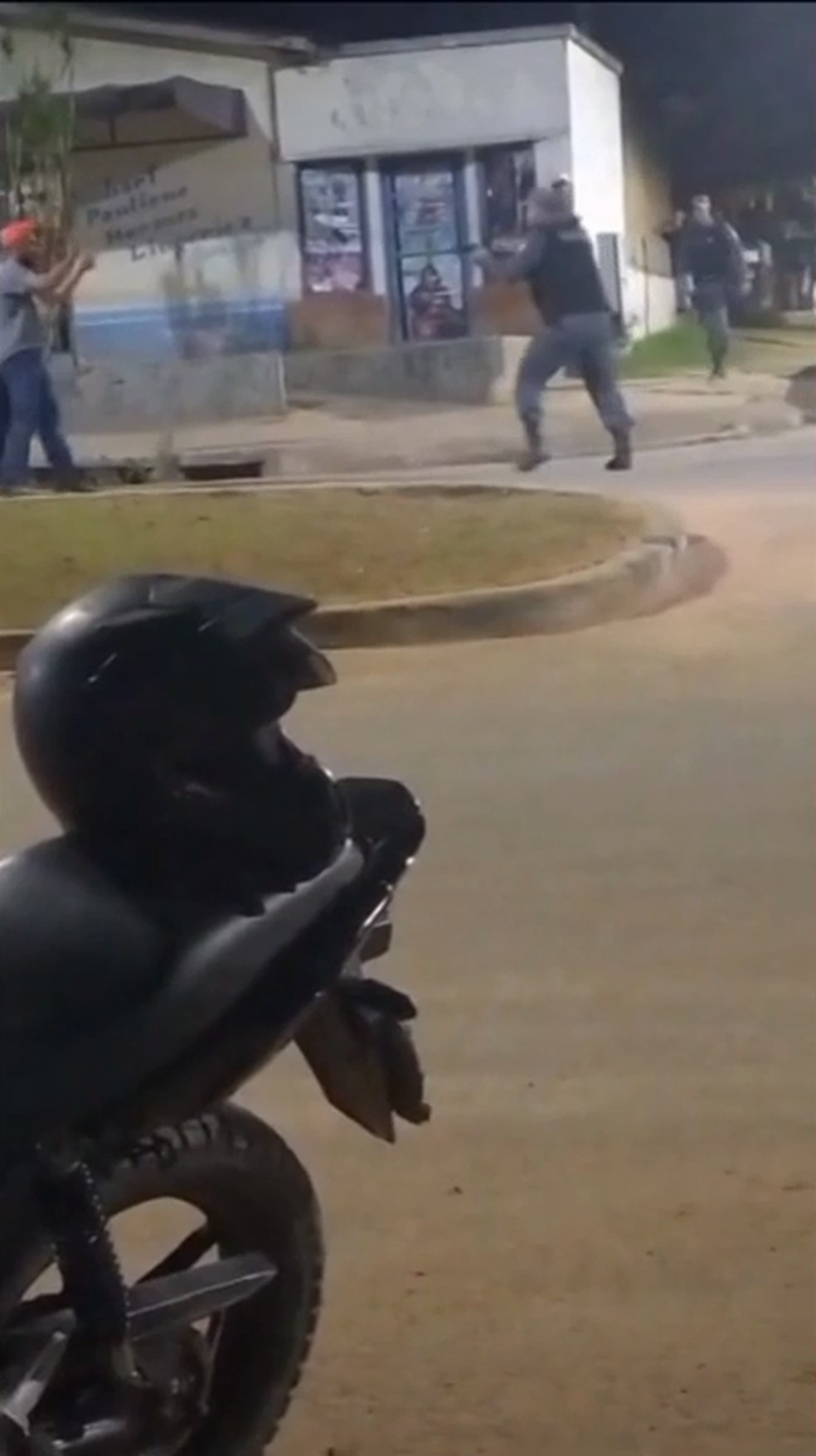 PM teria atirado no jovem após a confusão — Foto: Reprodução