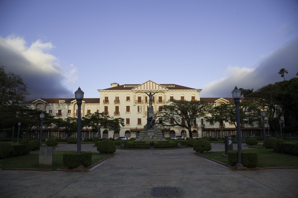 Fachada do Palace Hotel e Praça Pedro Sanches — Foto: Thaty Naila Fotografias