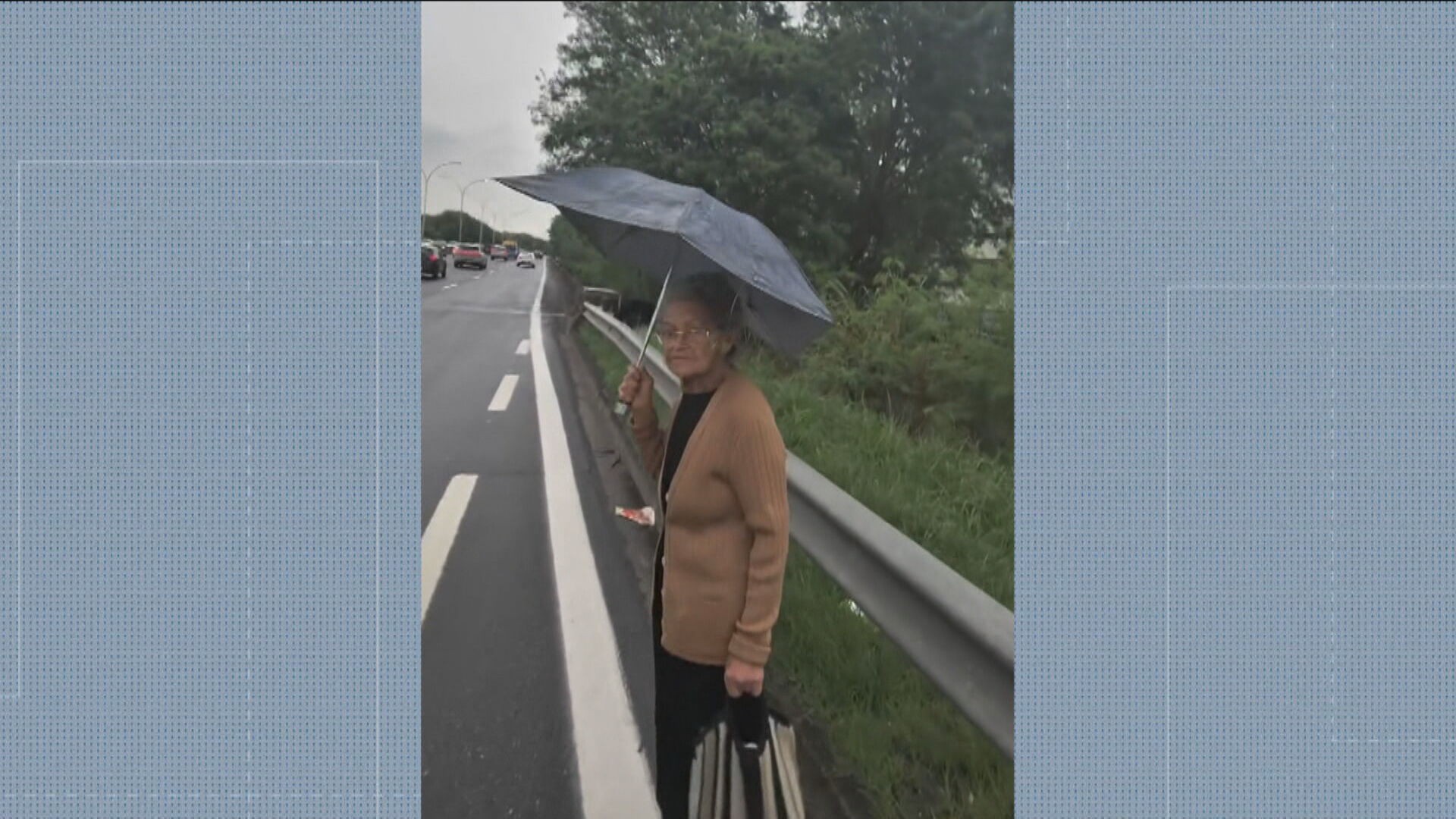 VÍDEO: idosa acaba perdida na Linha Vermelha ao sair a pé do Fundão, e mutirão de resgate viraliza
