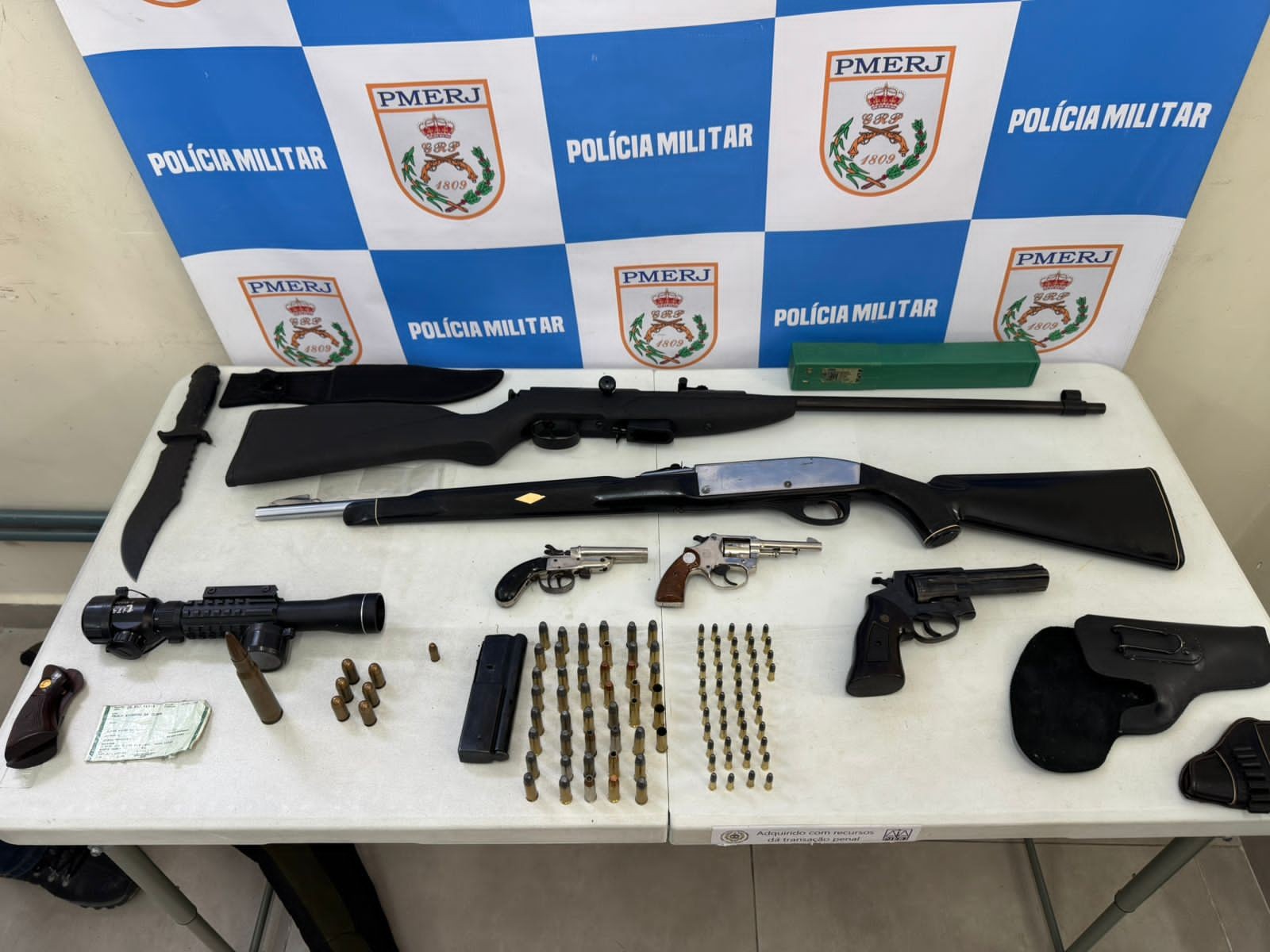 Polícia Militar apreende arsenal com armas e munições de diversos calibres em Volta Redonda