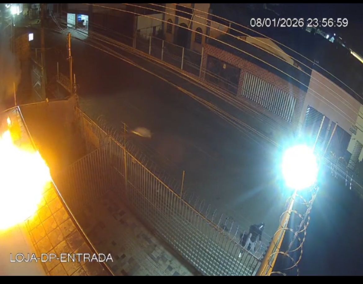 Suspeitos tentam incendiar empresa de tecnologia com coquetel molotov em Porto Velho