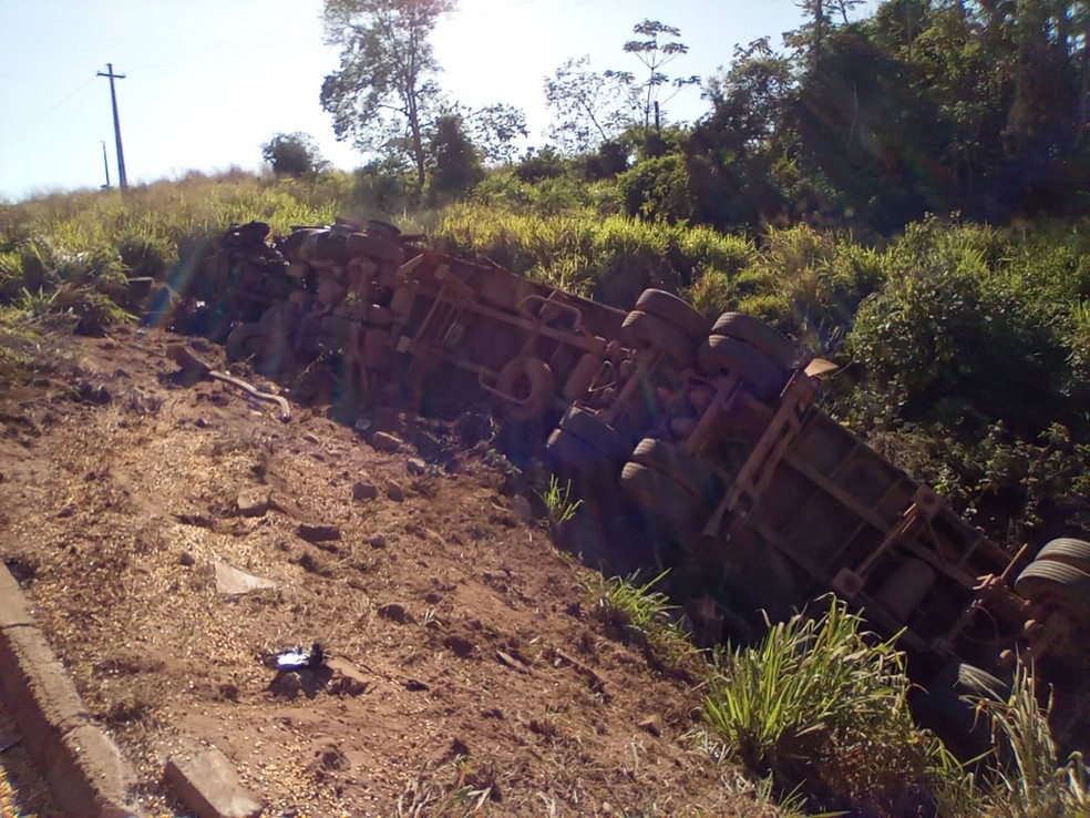 Acidente envolvendo três veículos de carga em Sinop — Foto: Reprodução