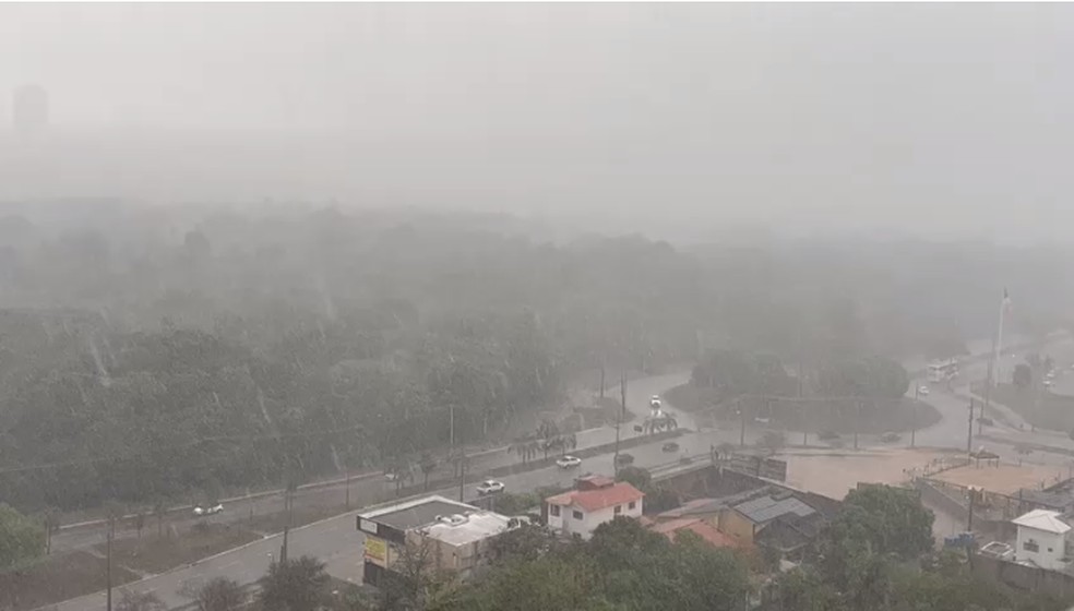 Chuva forte registrada em Palmas — Foto: Ana Paula Rehbein/TV Anhanguera