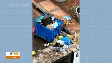 Telespectador reclama da demora do recolhimento de lixo em quadra da capital