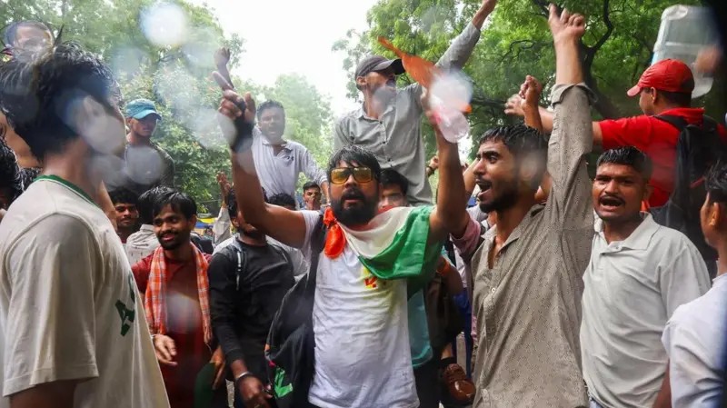 'Protesto das baratas': como manifestação liderada por jovens aumenta pressão sobre o governo Modi