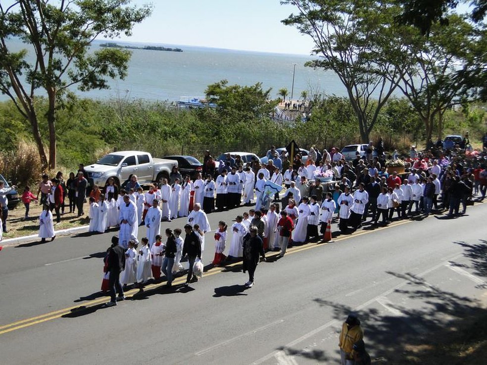Fiéis católicos realizam procissão fluvial de Nossa Senhora dos Navegantes — Foto: Assessoria de Comunicação da Prefeitura