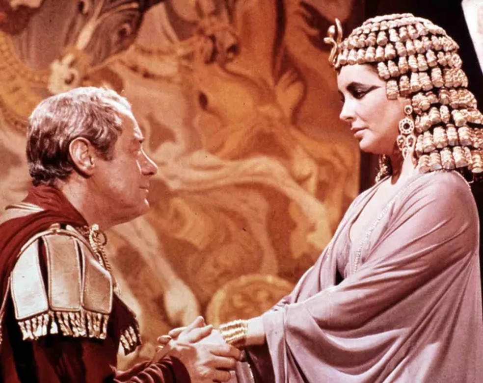 MITOLOGIAS E CRÔNICAS – Rainha Cleópatra – Revista The Bard