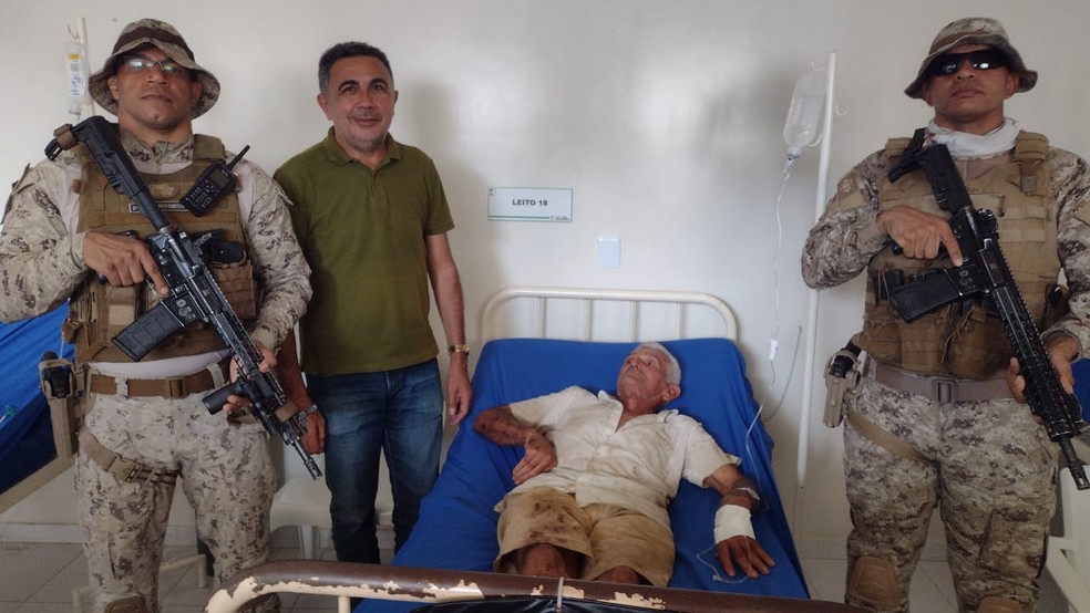 Francisco Rocha, de 78 anos, foi encontrado com vida após 30 horas desaparecido em mata, no interior do Ceará — Foto: SSPDS/CE