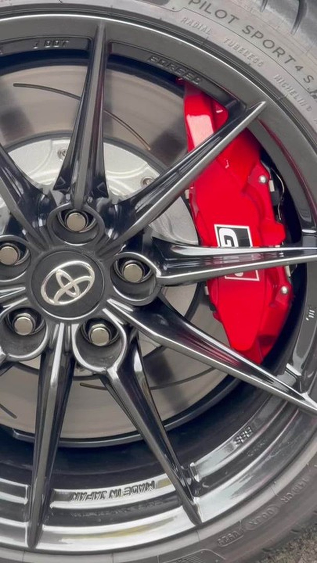 Toyota GR Yaris chega ao Brasil por R$ 354.990 e já esgota vendas