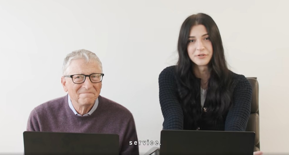 Bill Gates trabalha no atendimento da empresa da filha por um dia — Foto: Reprodução