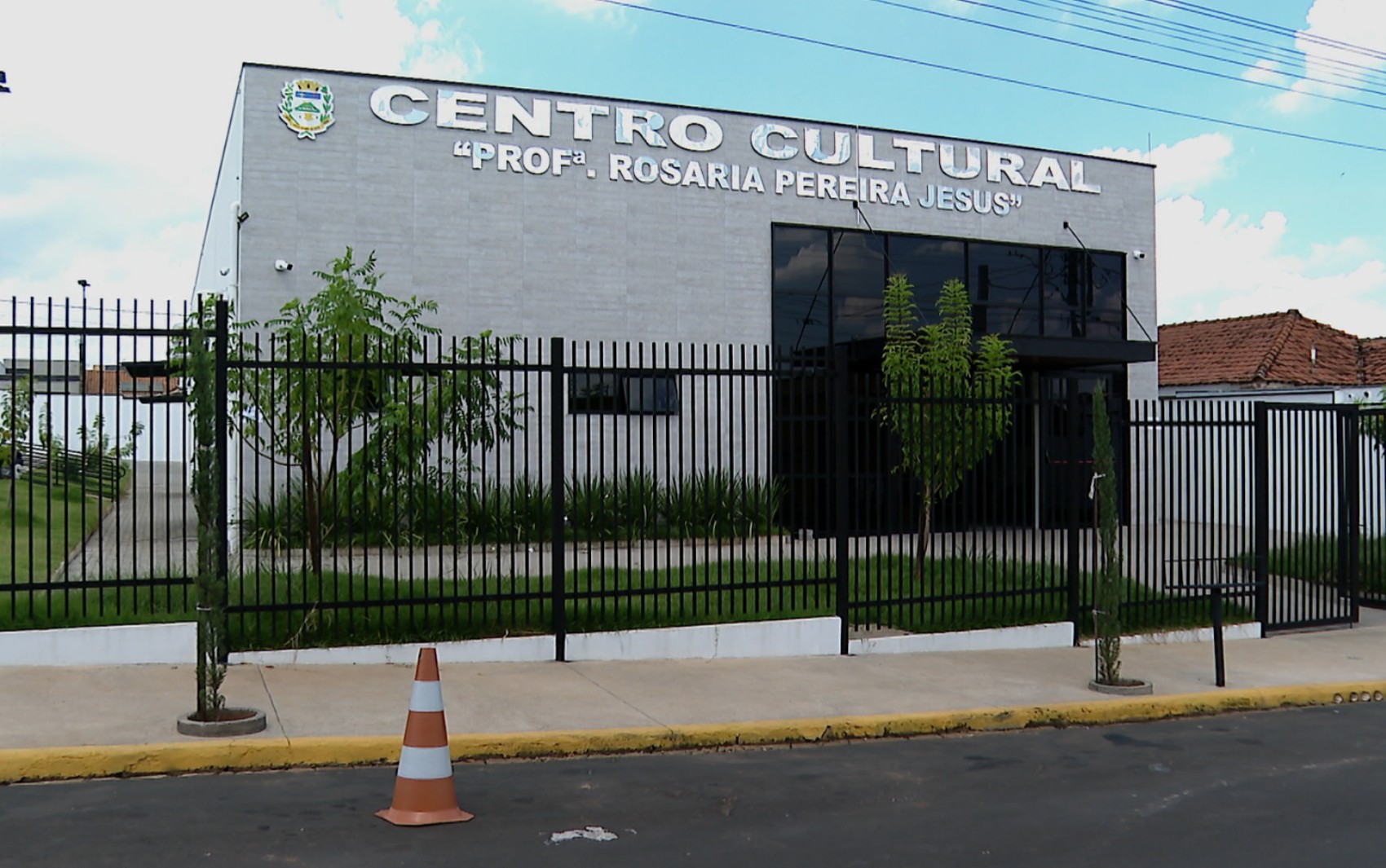 Corpos de prefeito e primeira-dama são enterrados em Vista Alegre do Alto, SP