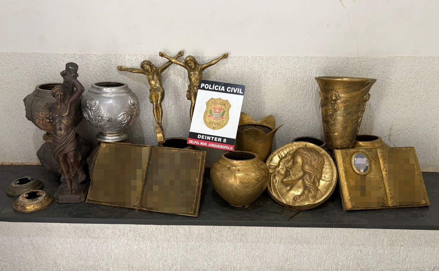 Polícia recupera mais de 80 quilos de peças de bronze furtadas de cemitério em Junqueirópolis