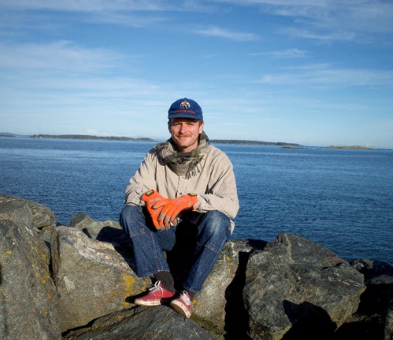 De volta ao Brasil, Mac DeMarco está sóbrio, tranquilão e ri de fama de 'sujo': 'Eu só cheiro a cigarro'