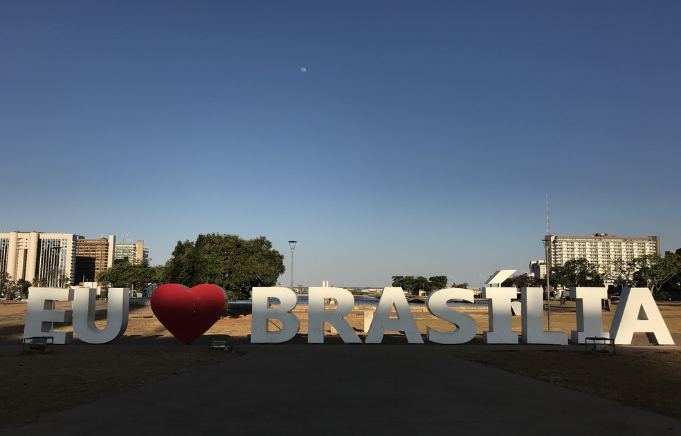 Letreiro "Eu amo Brasília" no Centro de Brasília — Foto: Nicole Angel/ G1 DF