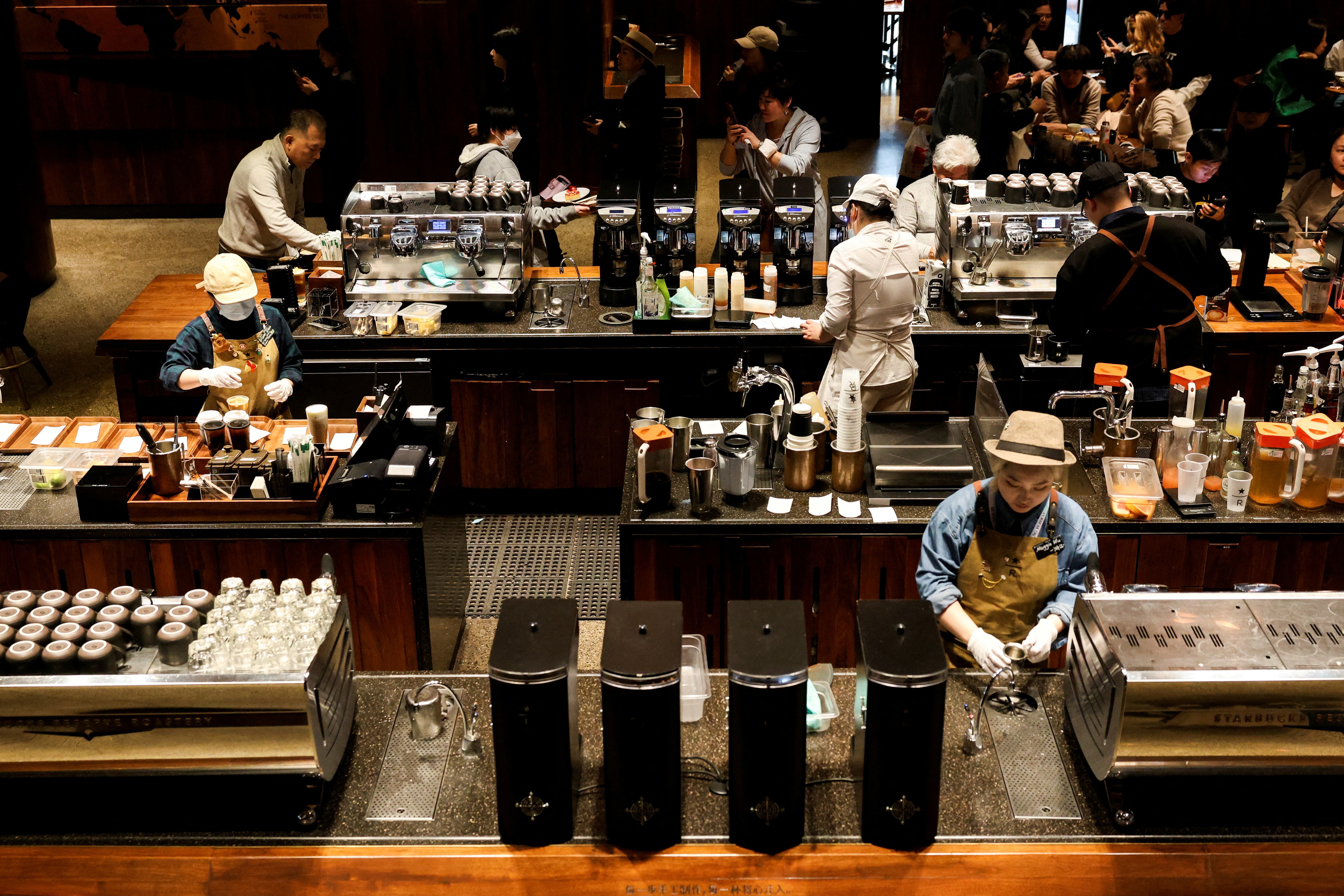 Crise e concorrência mais barata fazem Starbucks reduzir os preços na China