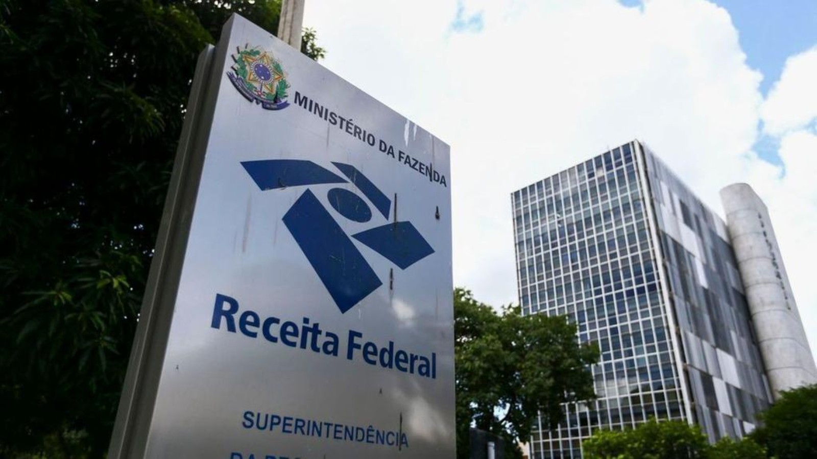 Operação prende suspeitos de planejar assassinato de auditor da Receita Federal no Ceará