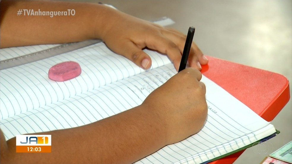 Pelo menos 15 mil pessoas foram alfabetizadas no estado nos últimos três anos — Foto: TV Anhanguera/Reprodução