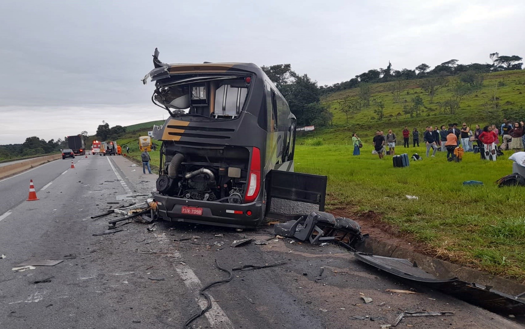 Professor morto em acidente entre dois ônibus no Sul de Minas era de Valinhos