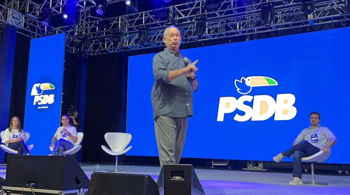 Ciro Gomes diz que decidirá em maio se vai disputar a Presidência ou o governo do Ceará