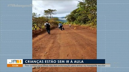 Pais relatam que filhos não têm autorização para entrar no transporte escolar em Palmas