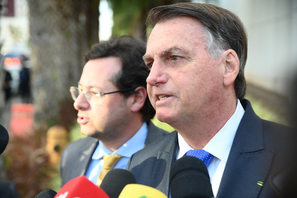 Ex-Presidente Jair Bolsonaro e advogado Fabio Wajngarten. — Foto: TON MOLINA/FOTOARENA/FOTOARENA/ESTADÃO CONTEÚDO