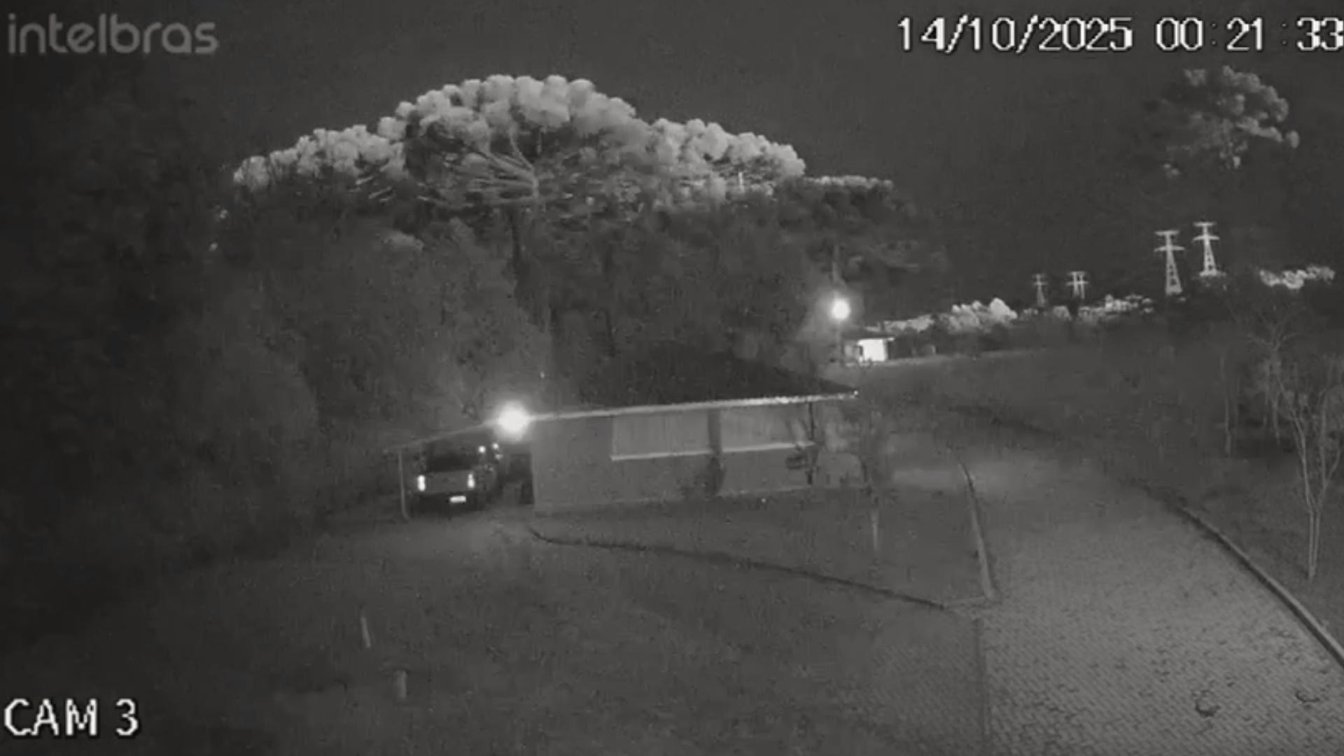 Vídeo mostra clarão durante incêndio em subestação do PR que causou falta de energia em todos os estados e no DF