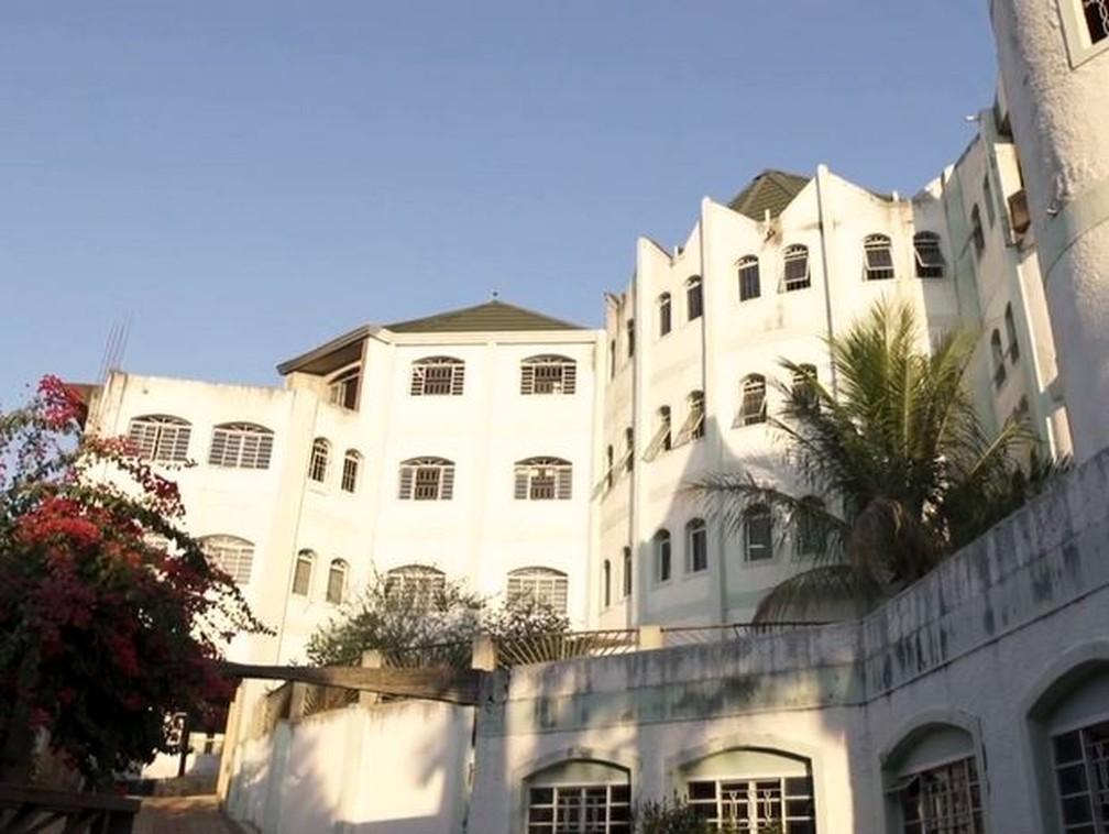 Área externa do 'castelo' deixado por José Rico em Limeira — Foto: Reprodução/TV Globo