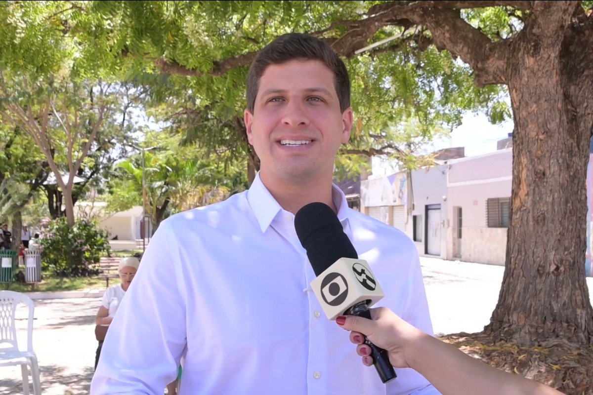 João Campos promete construir centro de tratamento de câncer em Serra Talhada