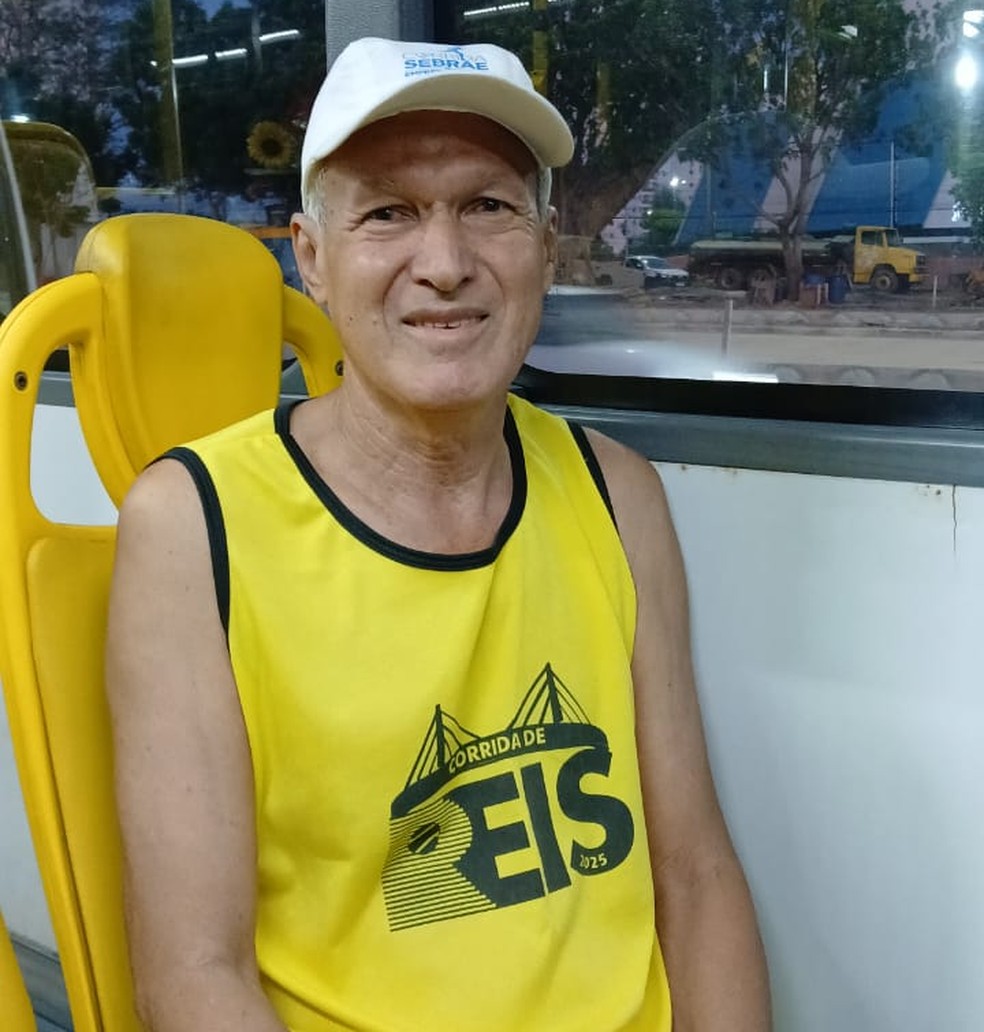 Dorival marques, de 74 anos, a caminho da Corrida de Reis — Foto: Haillyn Heiviny