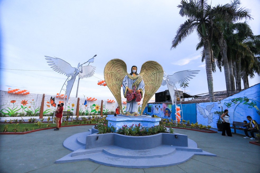 Praça Anjo da Esperança foi inaugurada em 2025 como forma de homenagear vítimas da Covid-19 e profissionais da linha de frente em Manaus. — Foto: João Viana/Semcom