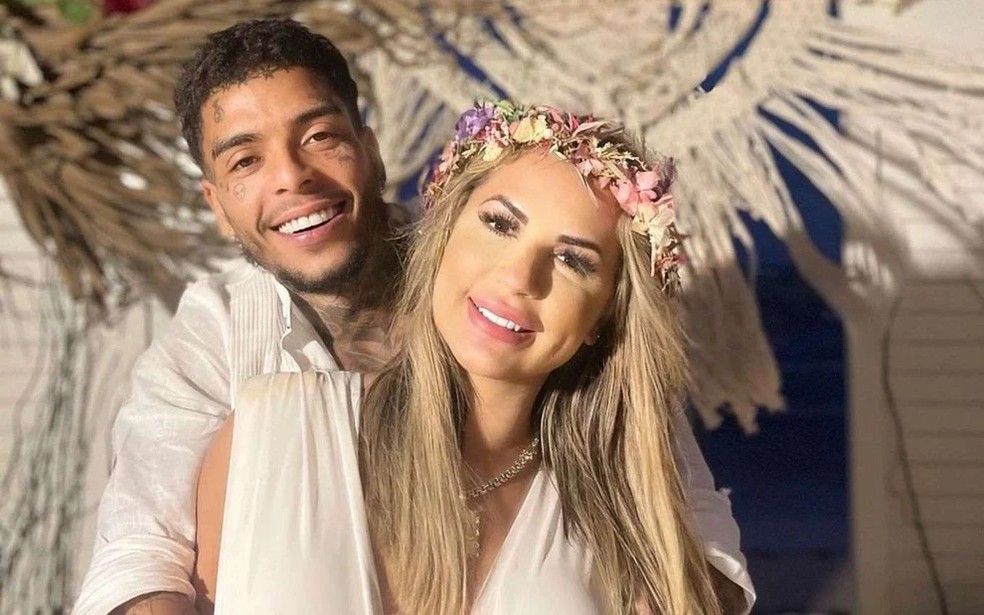 MC Kevin e Deolane durante casamento — Foto: Divulgação