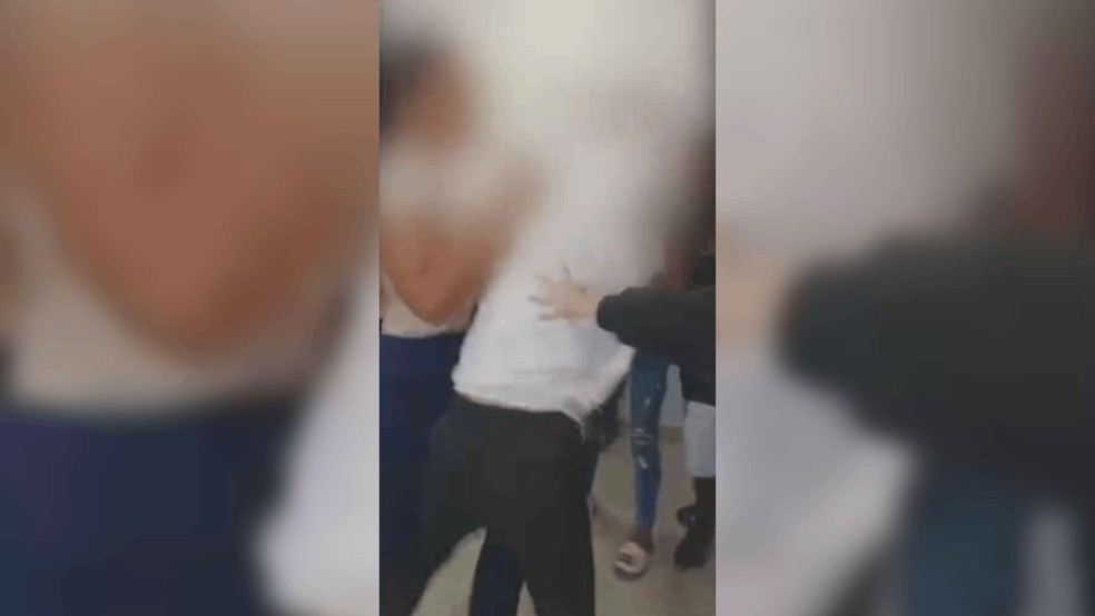 1 de 2
V&iacute;deos mostram brigas entre alunas em escola estadual de Botucatu &mdash; Foto: Reprodu&ccedil;&atilde;o