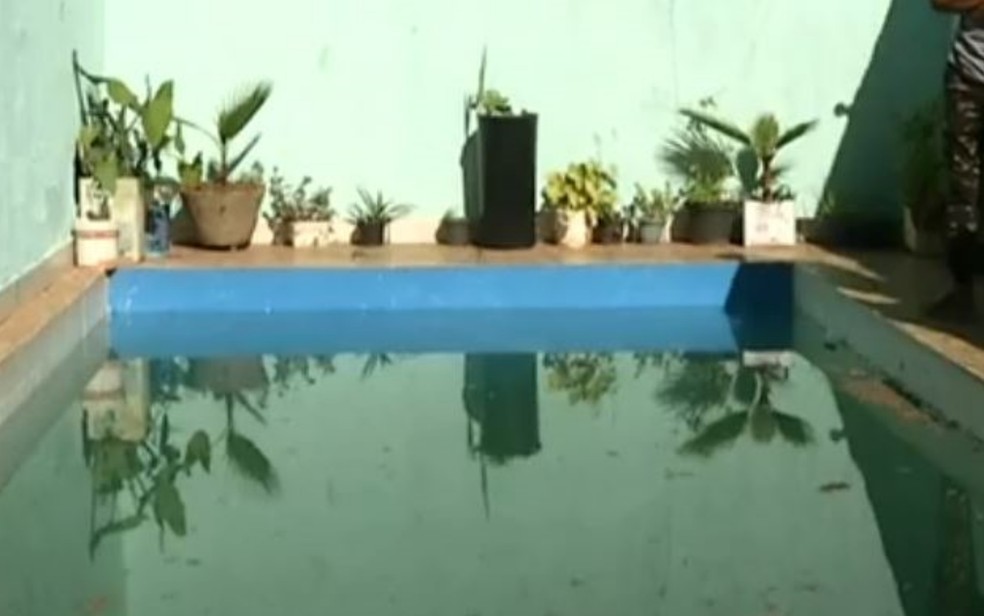 Piscina onde Miguel Tayler Pereira Gualberto morreu, em Planaltina, Goiás — Foto: Reprodução/TV Anhanguera