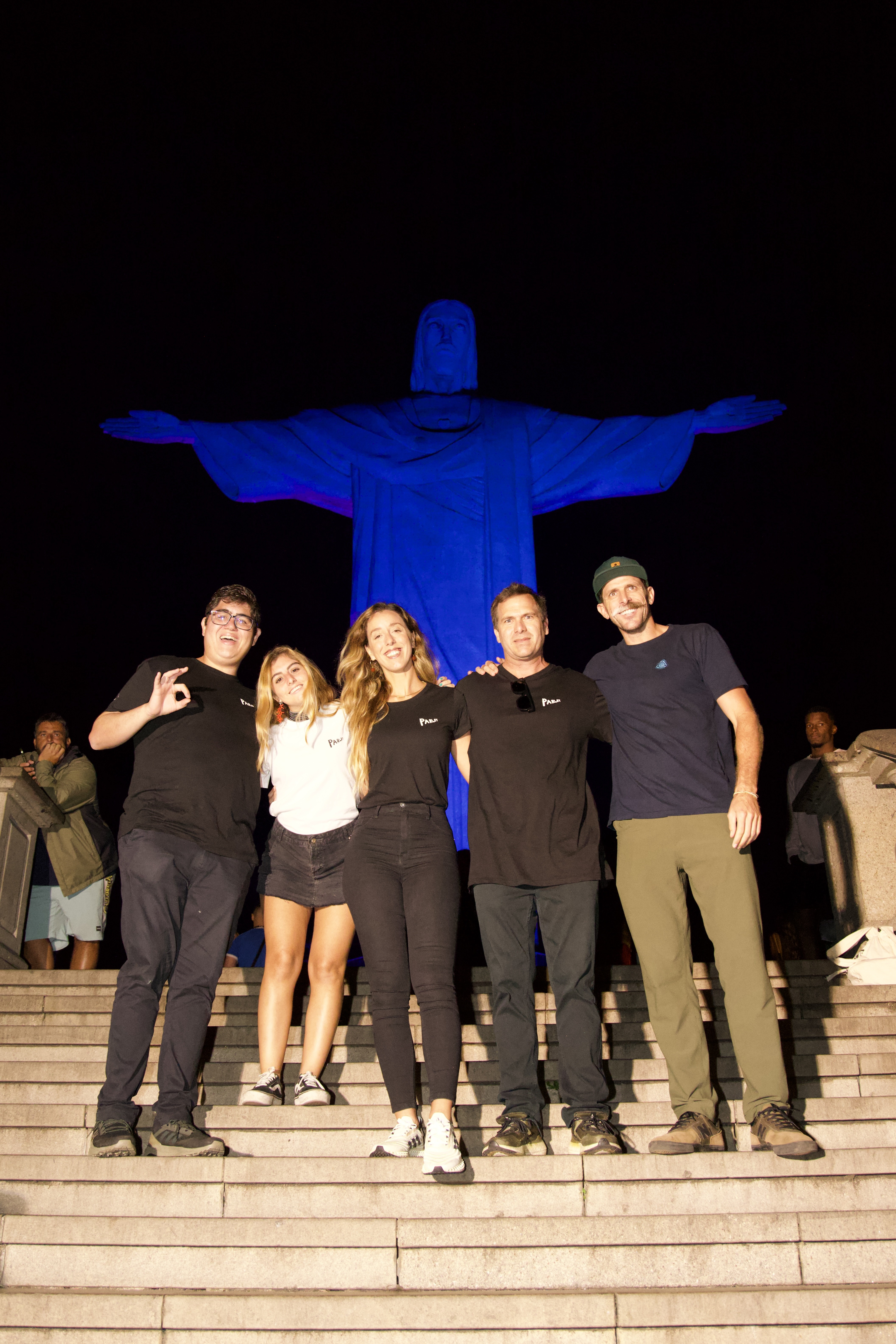 Cristo Redentor é iluminado de azul em homenagem ao Dia Mundial dos Oceanos