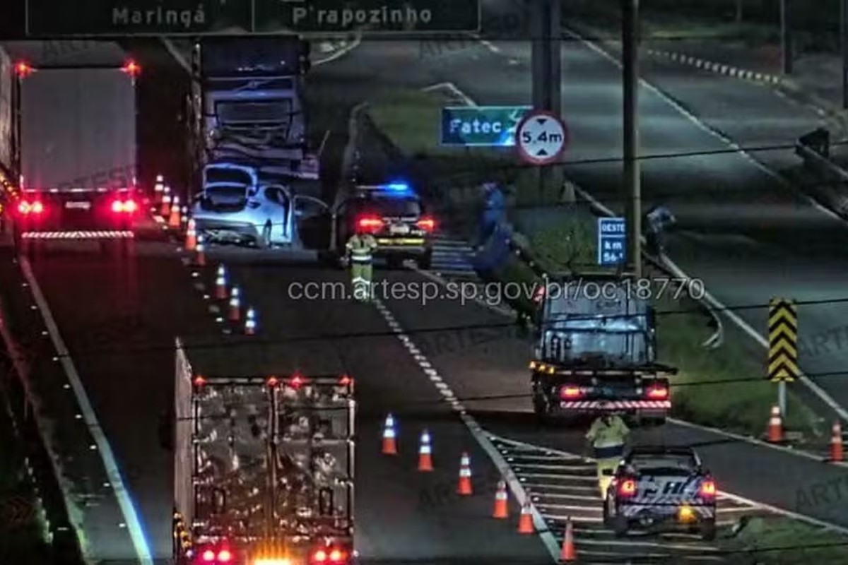Acidente entre carro e caminhão deixa ferido na Rodovia Raposo Tavares em Presidente Prudente 