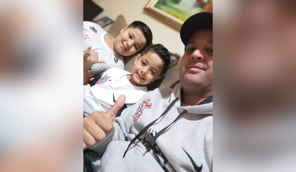 Paixão de Enzo pelo Corinthians começou aos oito anos por influência do pai e do avô — Foto: Arquivo pessoal